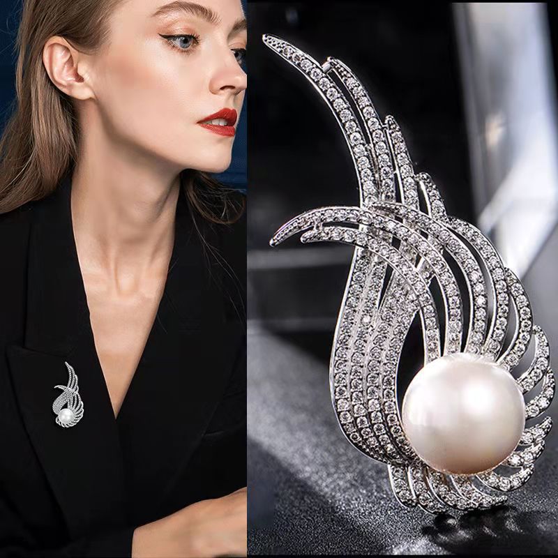 Classic Vintage Brooch for Women's Coats and Suits