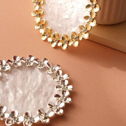 Round Resin Petal Decoration for Home and Café Decor