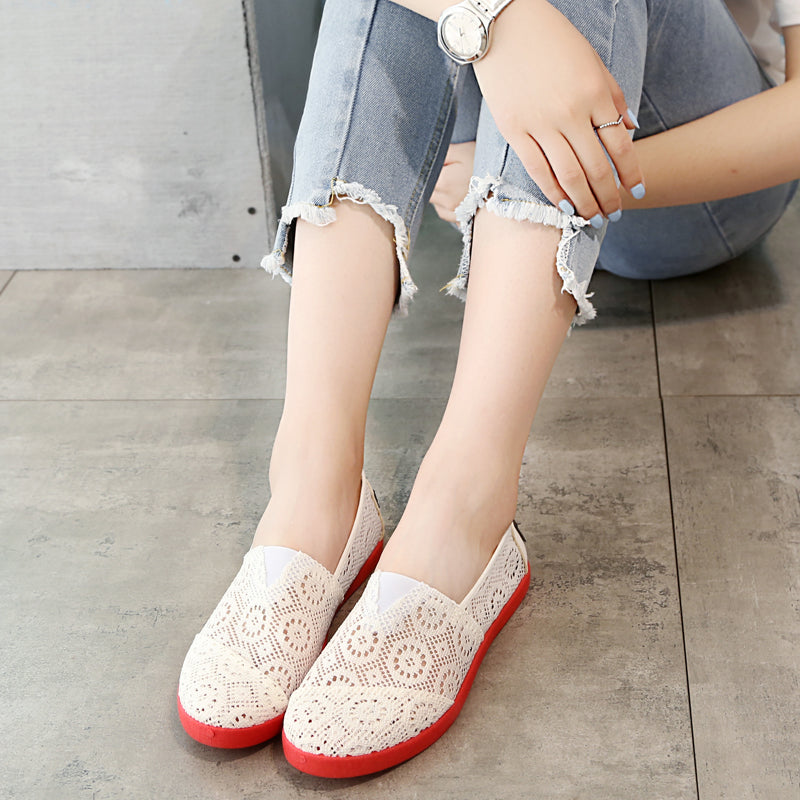 Beijing Cloth Shoes with Lace Mesh and Breathable Design