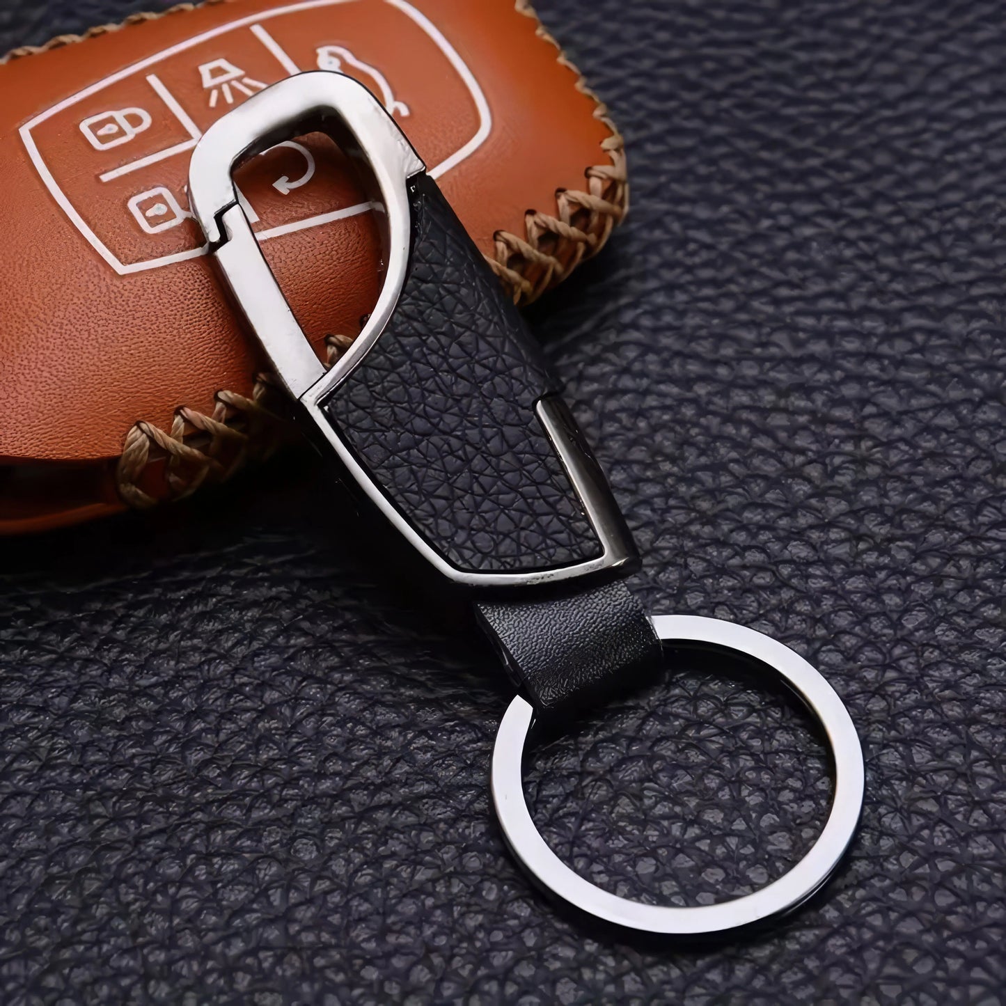 1/2 Black Car Keychain, Creative, Simple and Fashionable, Suitable for Daily Use, Suitable for Most Vehicles, A Gift for Father