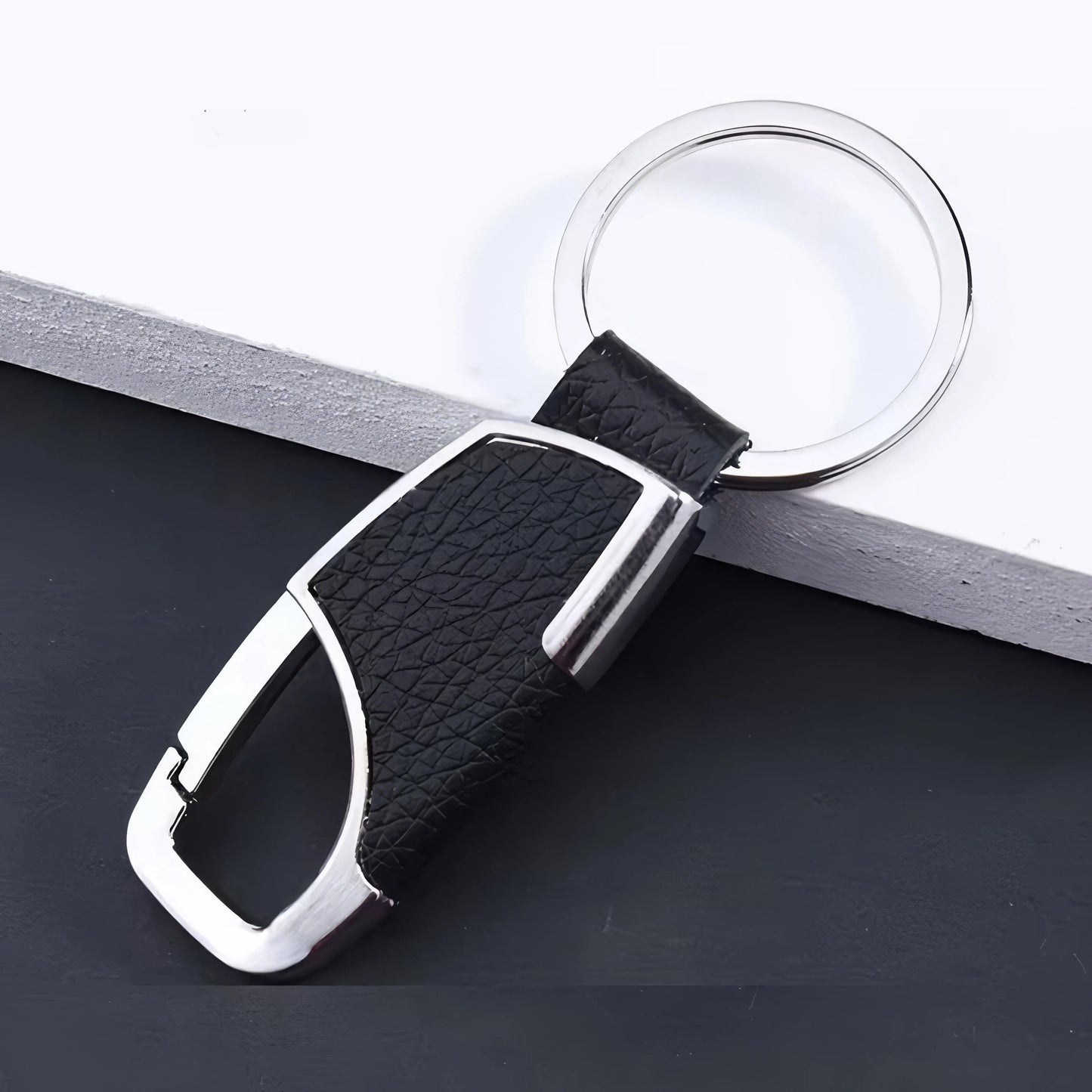 1/2 Black Car Keychain, Creative, Simple and Fashionable, Suitable for Daily Use, Suitable for Most Vehicles, A Gift for Father