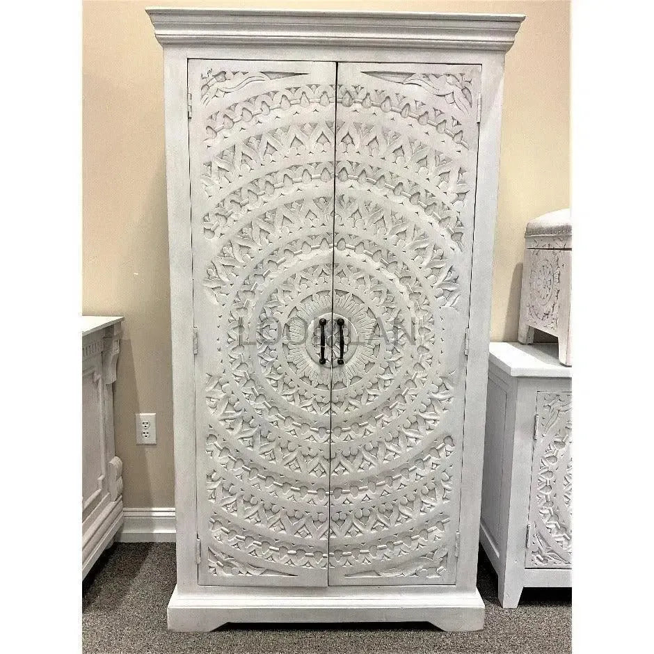 Feyloren White Coastal Tall Home Bar Cabinet
