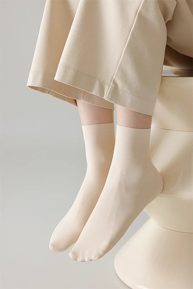 Mens Socks Summer Ultra-thin Breathable Ice Silk Middle Tube Socks Men Women Solid Color Black White Gray Elastic Long Socks Sox