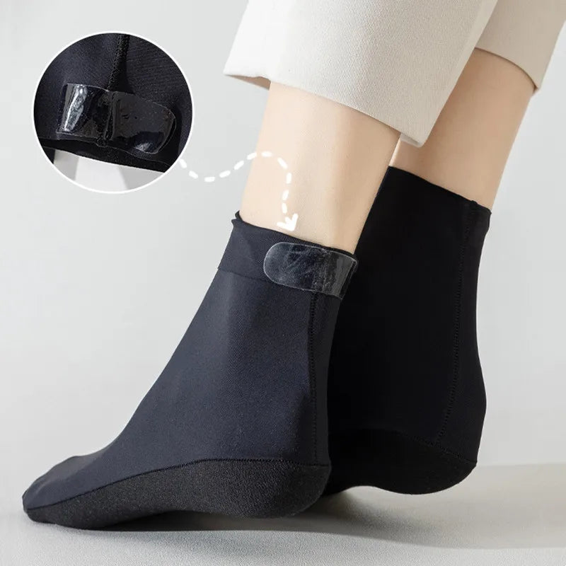 Mens Socks Summer Ultra-thin Breathable Ice Silk Middle Tube Socks Men Women Solid Color Black White Gray Elastic Long Socks Sox