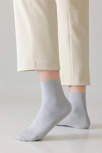 Mens Socks Summer Ultra-thin Breathable Ice Silk Middle Tube Socks Men Women Solid Color Black White Gray Elastic Long Socks Sox