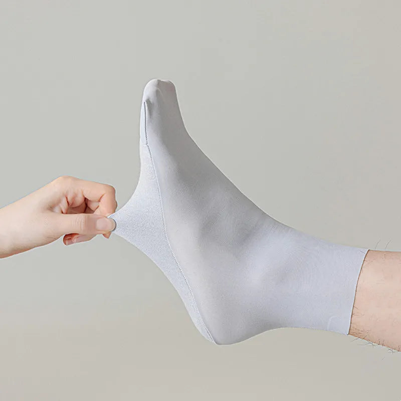 Mens Socks Summer Ultra-thin Breathable Ice Silk Middle Tube Socks Men Women Solid Color Black White Gray Elastic Long Socks Sox