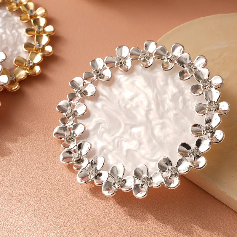 Round Resin Petal Decoration for Home and Café Decor