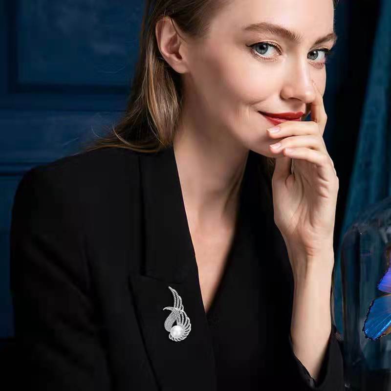Classic Vintage Brooch for Women's Coats and Suits
