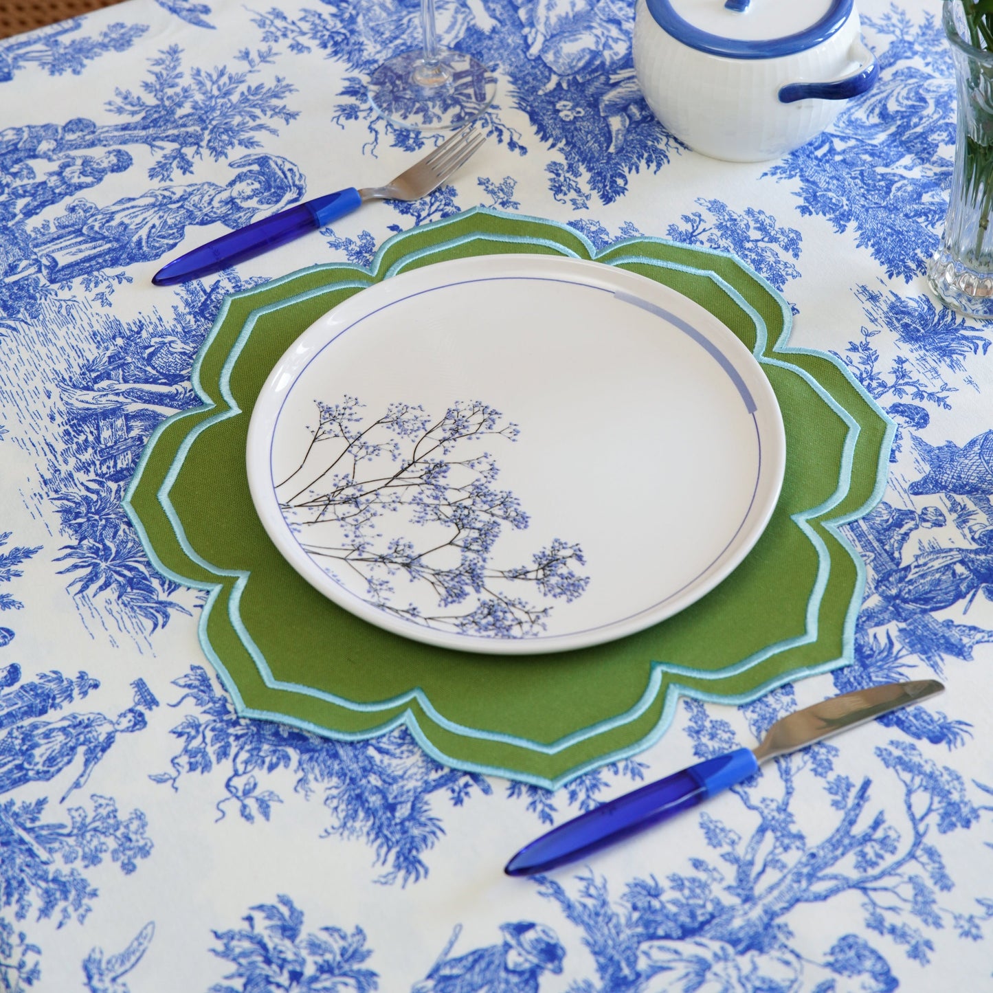 LUMERA GREEN ROUND FABRIC PLACEMAT (Set Of 4)