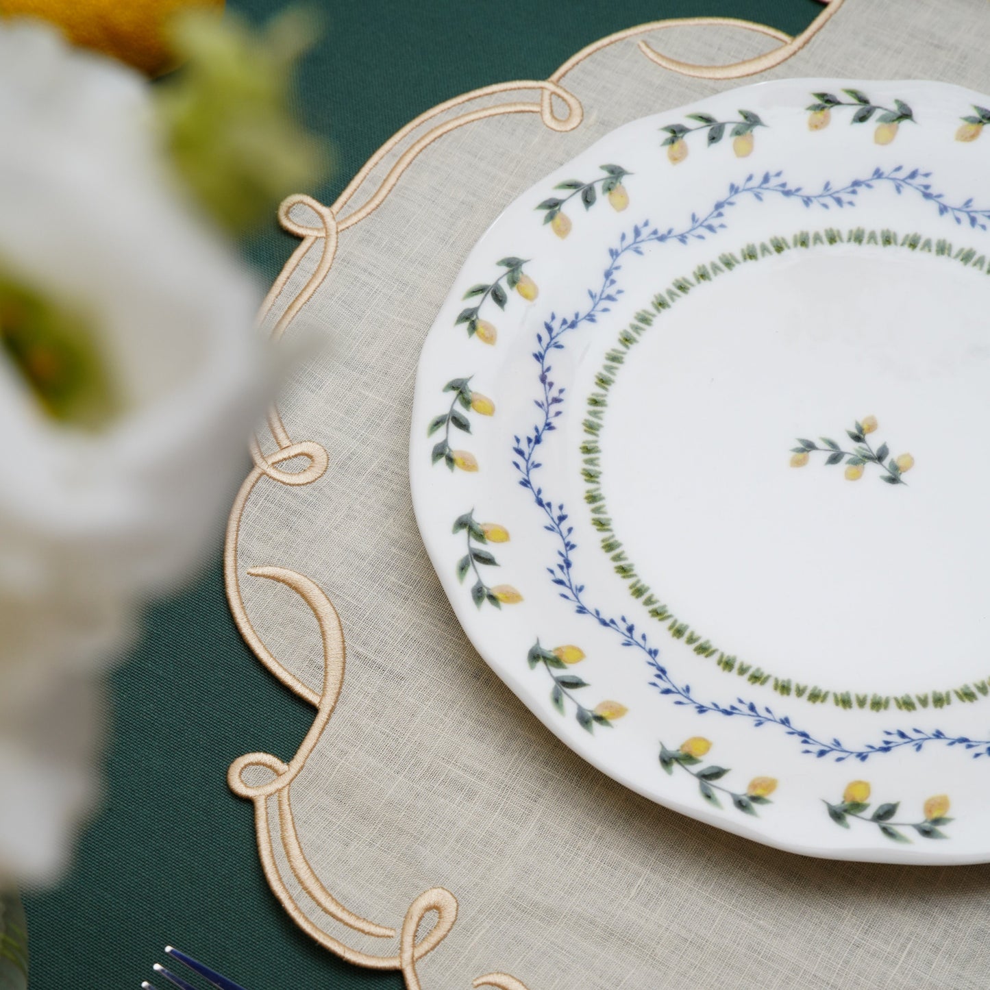 CELESTIA LINEN IVORY GOLD TRIM SQUARE PLACEMAT (Set Of 4)