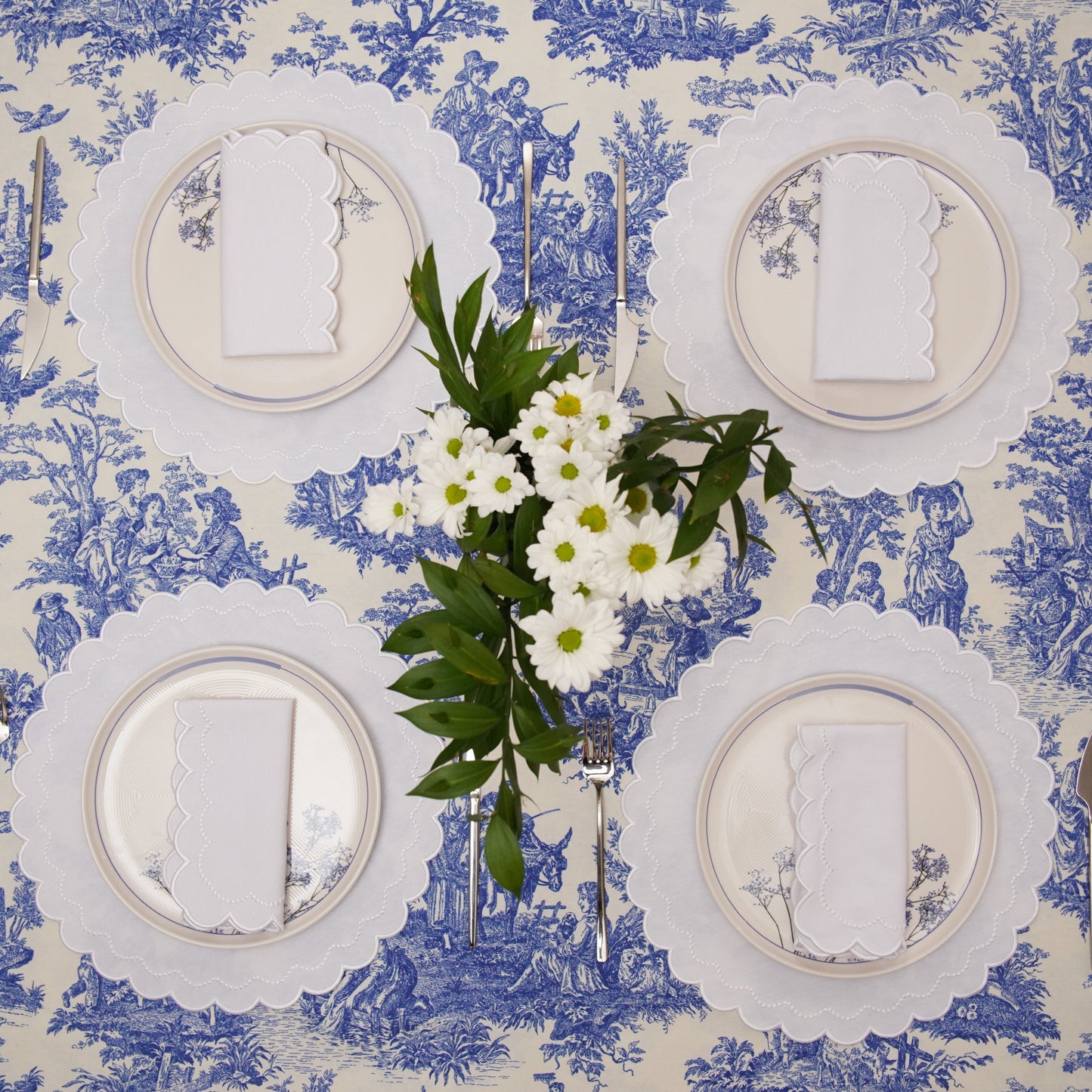 LILY WHITE ROUND FABRIC PLACEMAT & NAPKIN SET (Set Of 4)