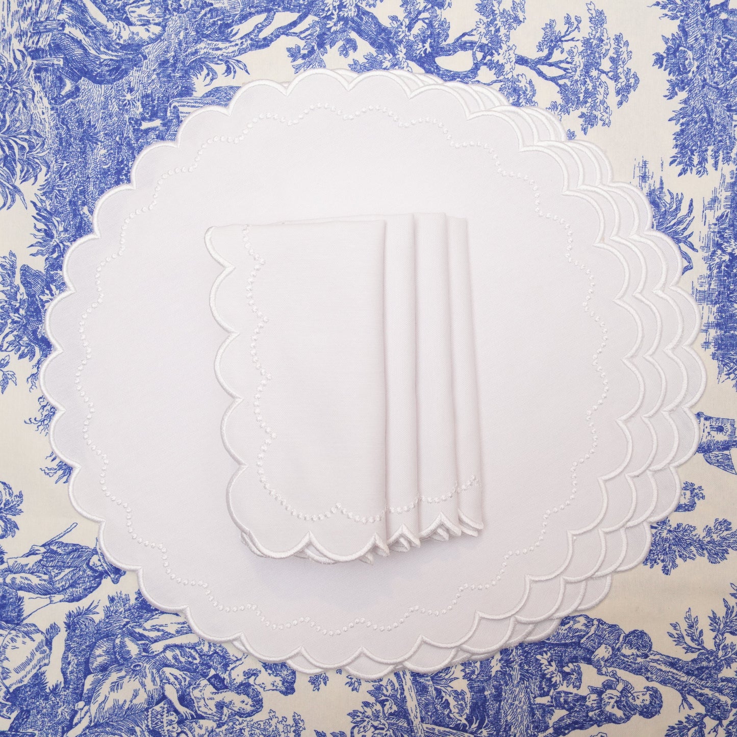 LILY WHITE ROUND FABRIC PLACEMAT & NAPKIN SET (Set Of 4)